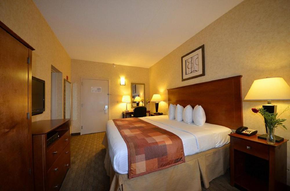 Queen Room - Non-Smoking interior